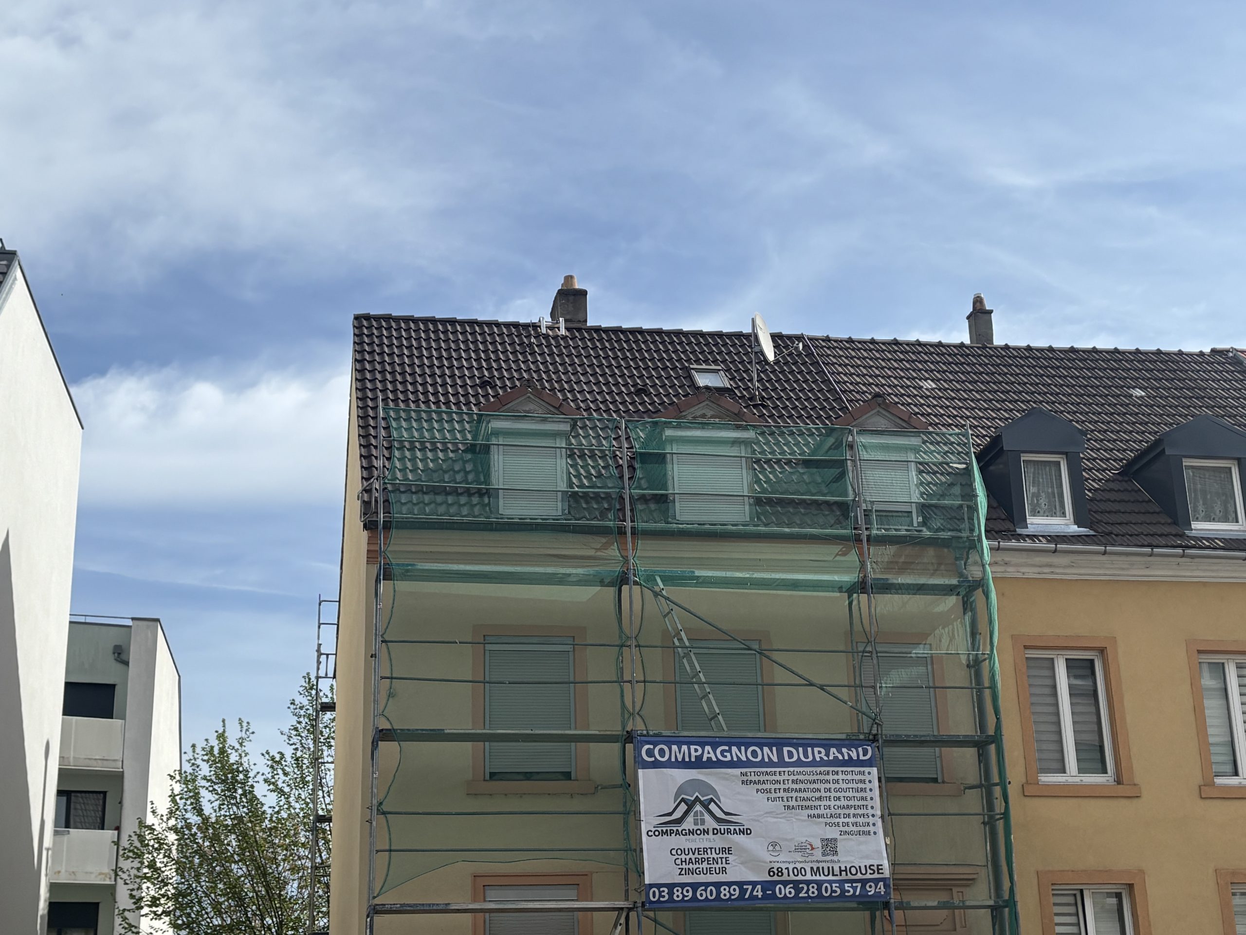 Nettoyage toiture et pose de résine colorée en centre-ville de Mulhouse dans le Haut-Rhin